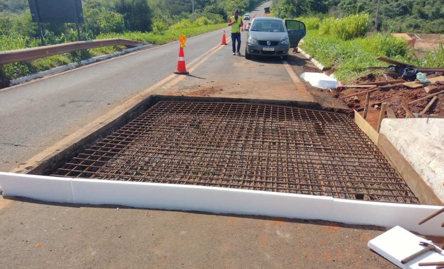 Obra de manutenção da ponte sobre o Rio Xambrê, na PR-490, em Iporã