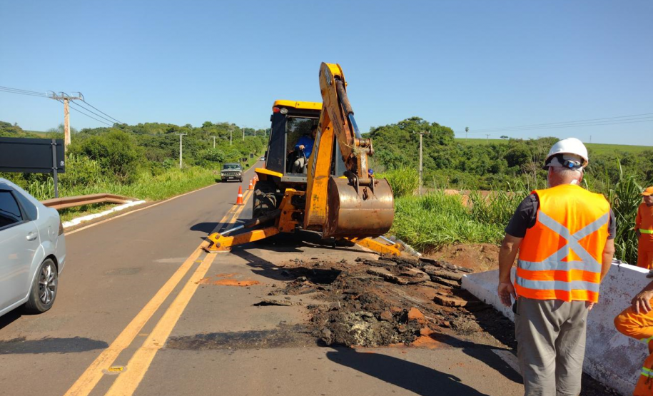Obra de manutenção da ponte sobre o Rio Xambrê, na PR-490, em Iporã