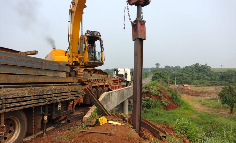 Obra de manutenção da ponte sobre o Rio Xambrê, na PR-490, em Iporã