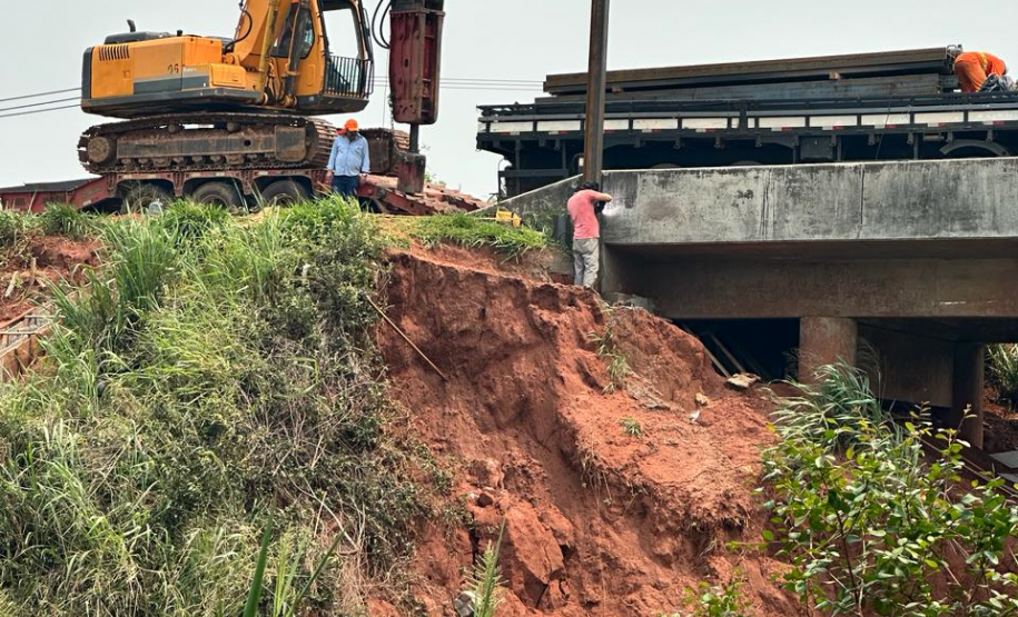 Obra de manutenção da ponte sobre o Rio Xambrê, na PR-490, em Iporã