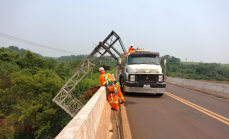 Obra de manutenção da ponte sobre o Rio Xambrê, na PR-490, em Iporã