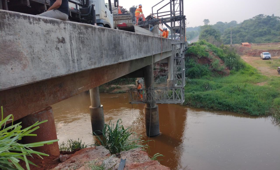 Obra de manutenção da ponte sobre o Rio Xambrê, na PR-490, em Iporã