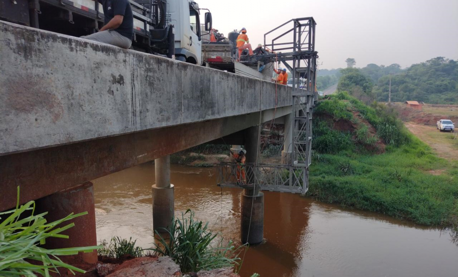 Obra de manutenção da ponte sobre o Rio Xambrê, na PR-490, em Iporã