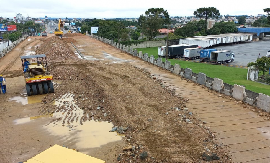 Serviços no viaduto, pista central e vias de acesso