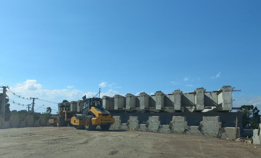 Serviços no viaduto, pista central e vias de acesso