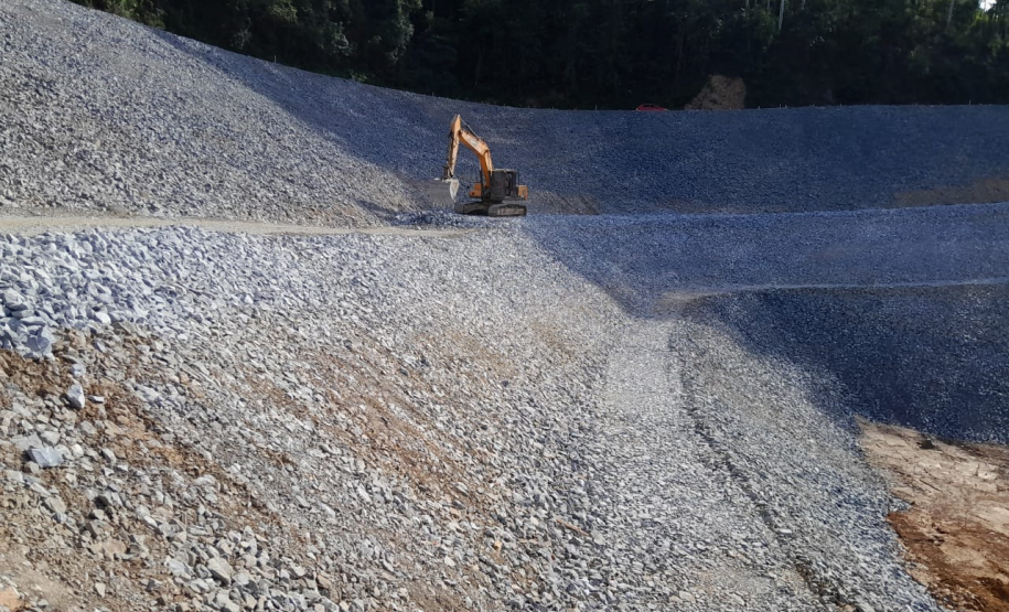 Serviços no km 48+500 da PR-092 em Rio Branco do Sul