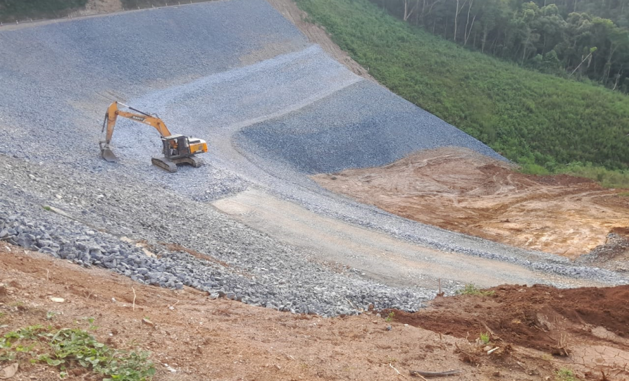 Serviços no km 48+500 da PR-092 em Rio Branco do Sul