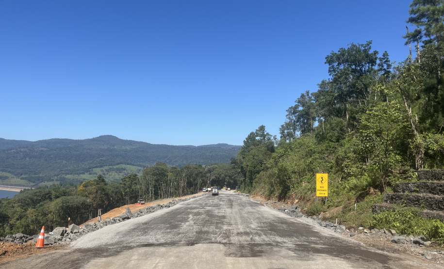 PR-170 em Pinhão, plataforma da nova pista está pronta
