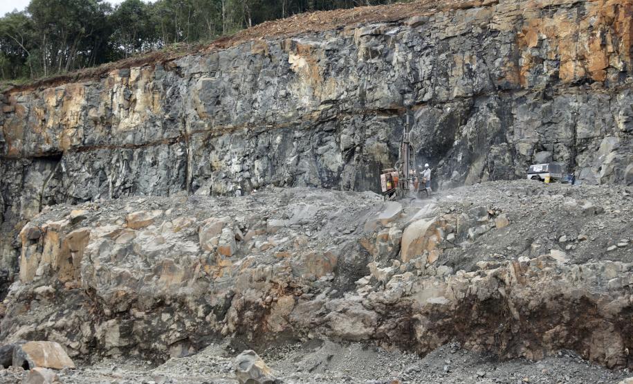 PR 170 em Pinhão - local de detonação e escavação de rochas