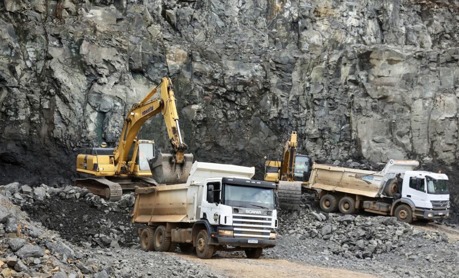 PR 170 em Pinhão - local de detonação e escavação de rochas