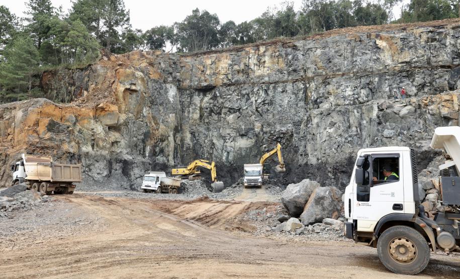 PR 170 em Pinhão - local de detonação e escavação de rochas