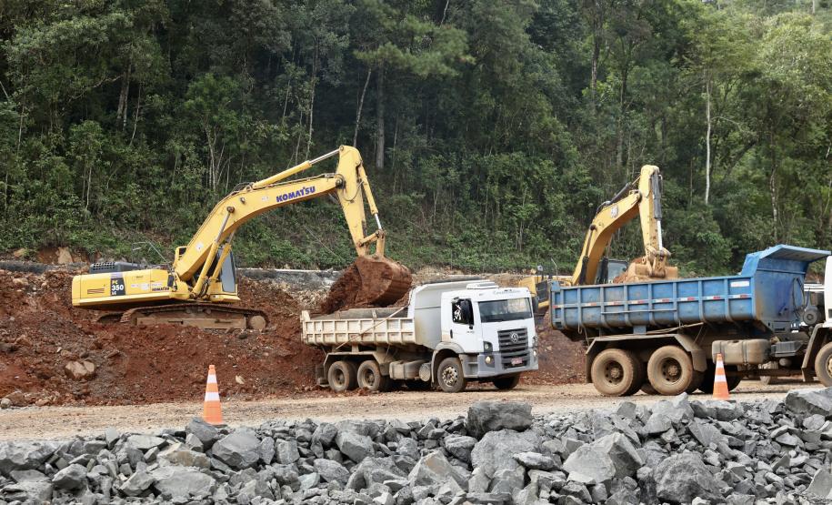 PR 170 em Pinhão - local de recuperação de aterro