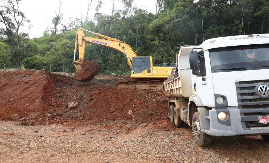 PR 170 em Pinhão - local de recuperação de aterro
