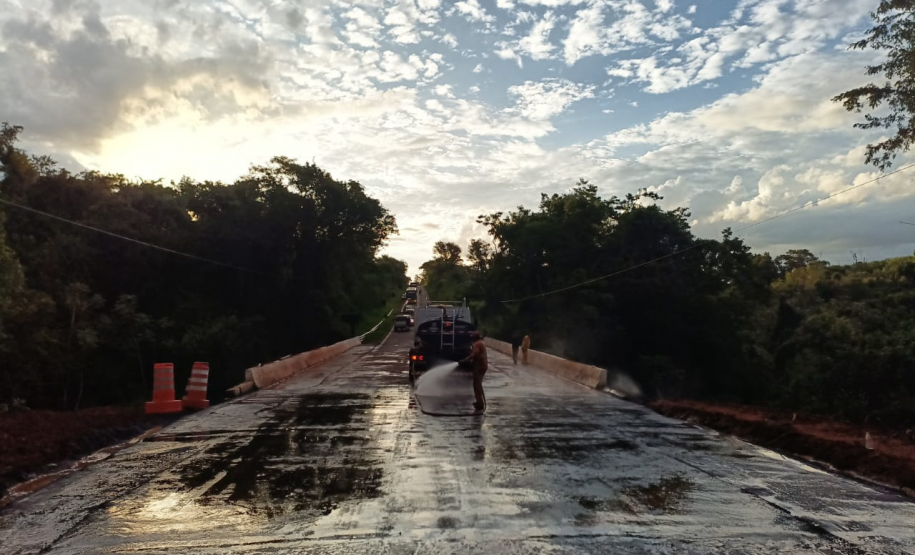 Limpeza do novo pavimento antes da liberação