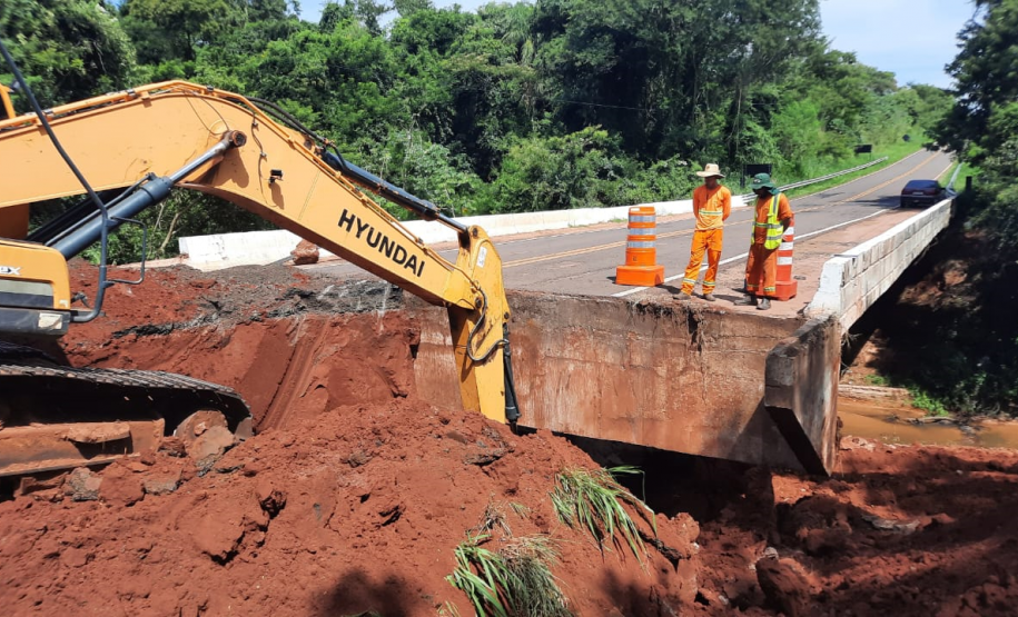 Início dos serviços da obra emergencial na ponte sobre o Ribeirão Paixão na PR-218, entre Paranavaí e Amaporã
