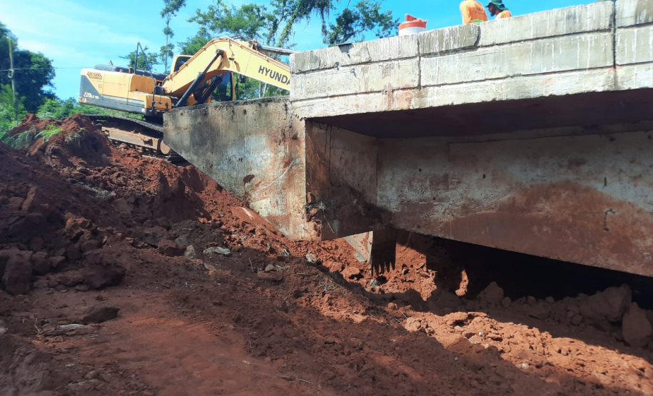Início dos serviços da obra emergencial na ponte sobre o Ribeirão Paixão na PR-218, entre Paranavaí e Amaporã