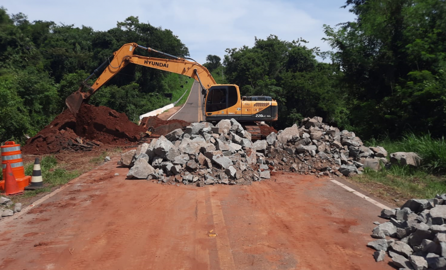Início dos serviços da obra emergencial na ponte sobre o Ribeirão Paixão na PR-218, entre Paranavaí e Amaporã