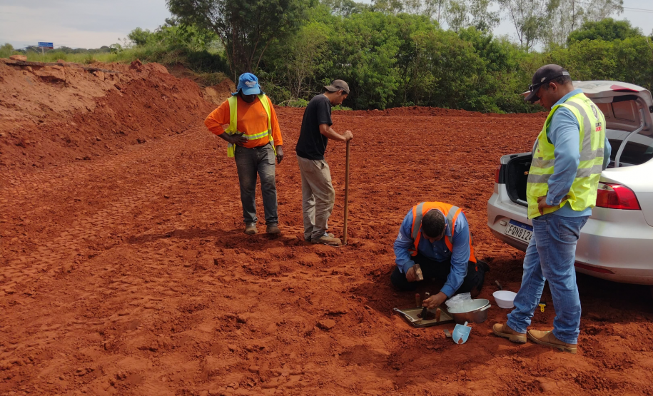 PR-323 em Umuarama, serviços emergenciais em andamento