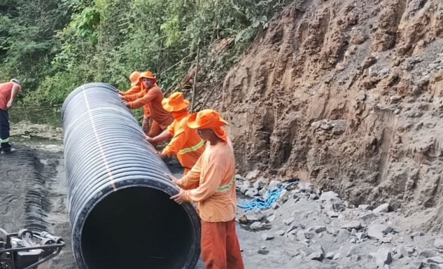 Substituição de bueiro no km 99 da PR-364