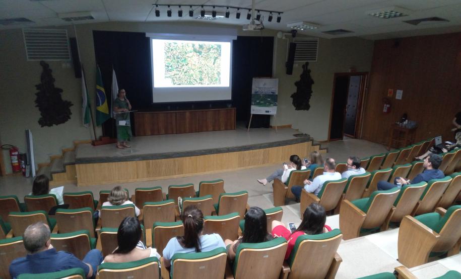 Audiência pública do whitetopping da PR-151 entre Ponta Grossa e Palmeira, transmitida do auditório do DER/PR