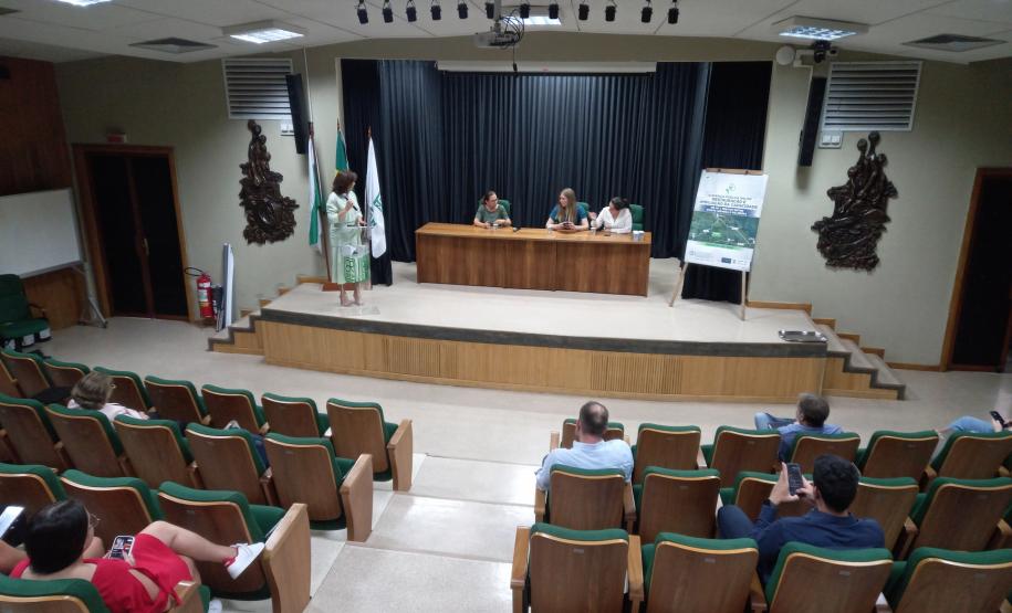 Audiência pública do whitetopping da PR-151 entre Ponta Grossa e Palmeira, transmitida do auditório do DER/PR