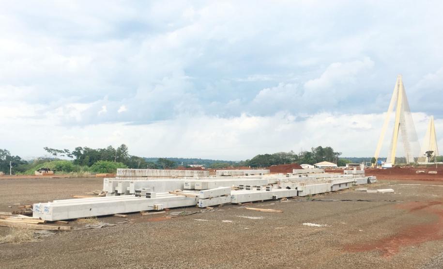 Obras da nova Perimetral Leste de Foz do Iguaçu - pré-moldados na aduana Brasil - Paraguai