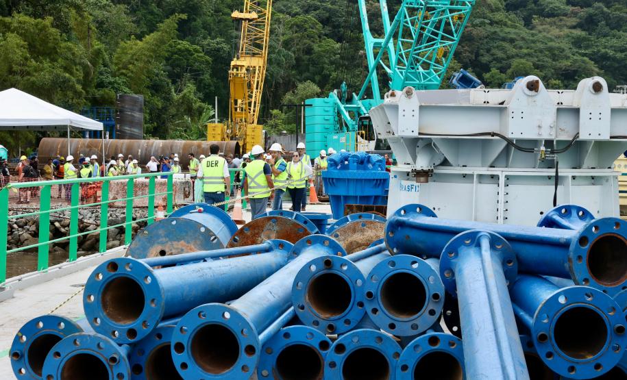 Ponte de Guaratuba: lançamento primeira camisa metálica na baía