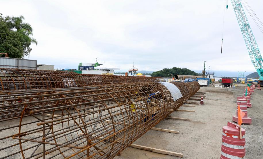 Ponte de Guaratuba: lançamento primeira camisa metálica na baía