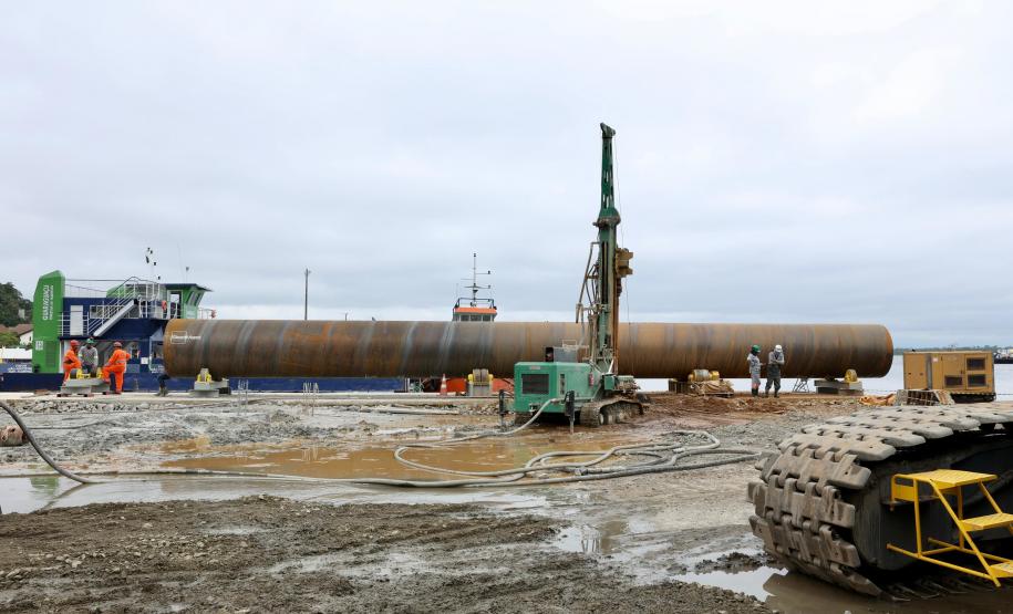 Ponte de Guaratuba: lançamento primeira camisa metálica na baía