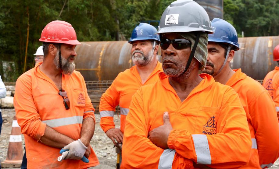 Ponte de Guaratuba: lançamento primeira camisa metálica na baía