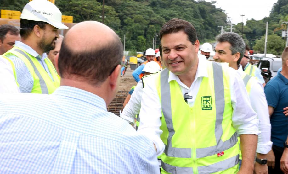 Ponte de Guaratuba: lançamento primeira camisa metálica na baía