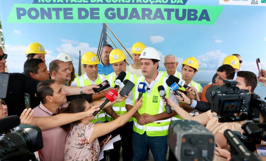 Ponte de Guaratuba: lançamento primeira camisa metálica na baía