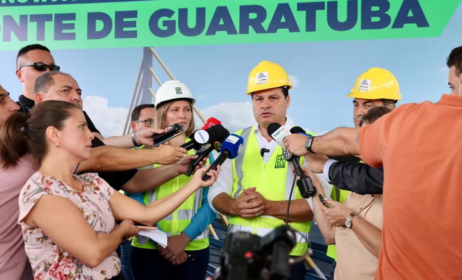Ponte de Guaratuba: lançamento primeira camisa metálica na baía