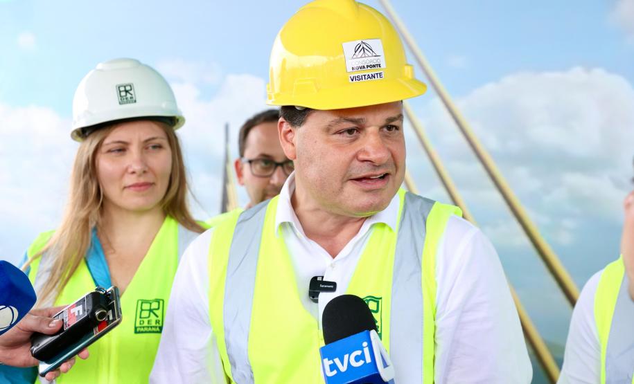 Ponte de Guaratuba: lançamento primeira camisa metálica na baía