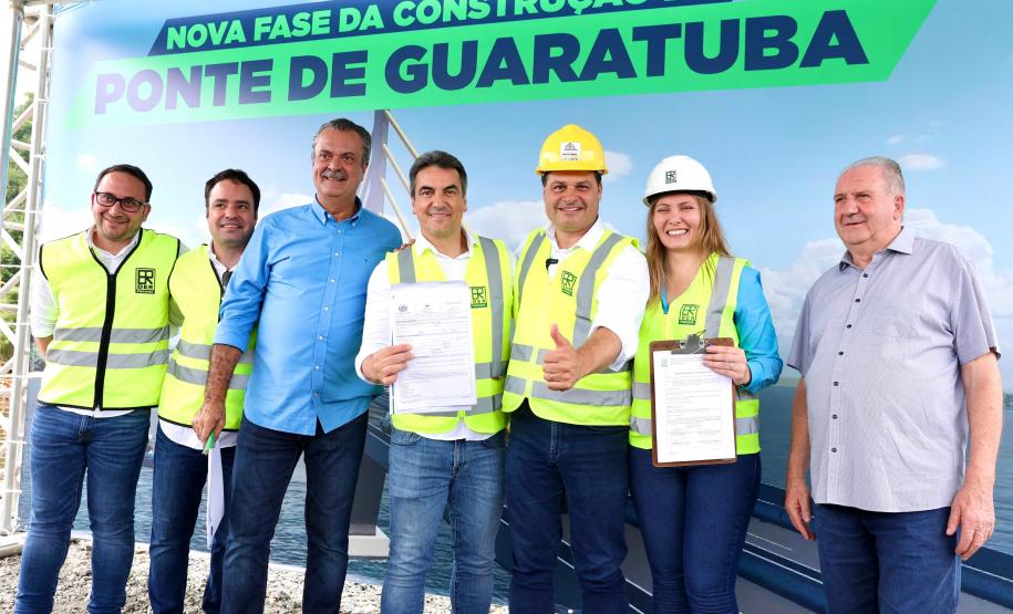 Ponte de Guaratuba: lançamento primeira camisa metálica na baía