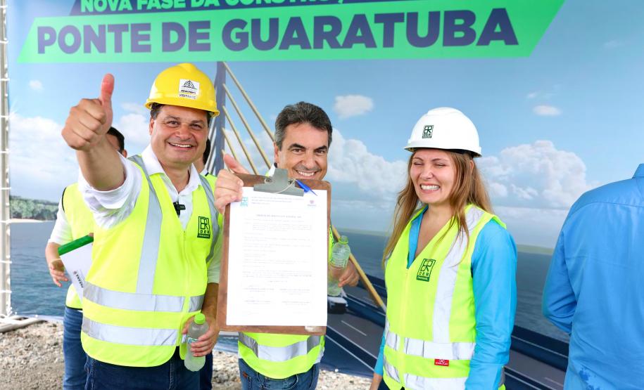 Ponte de Guaratuba: lançamento primeira camisa metálica na baía