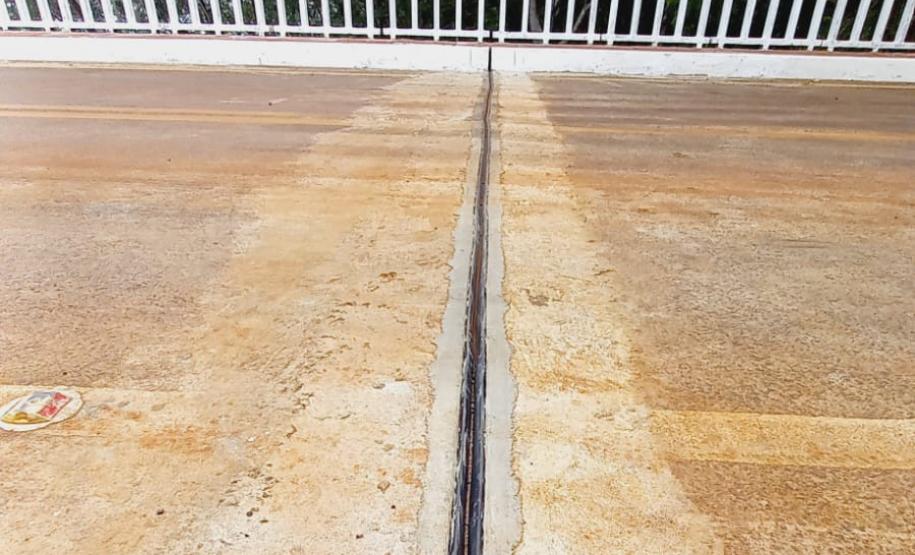 PR-090 Ponte sobre o Rio Vermelho entre Porecatu e Alvorada do Sul - junta de dilatação