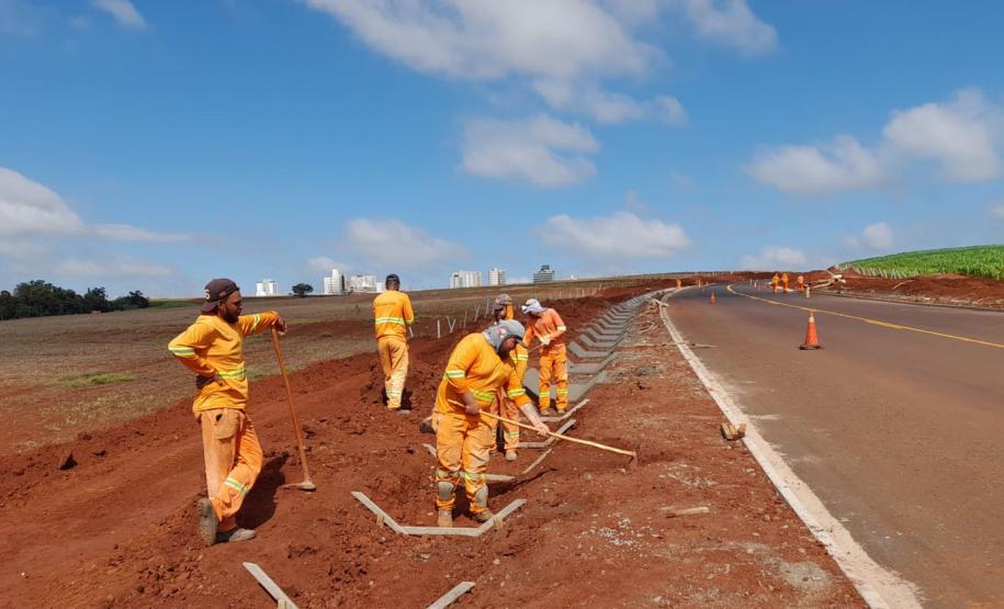 PR-239 entre Toledo e Bragantina (distrito de Assis Chateaubriand) - pavimentação em etapa final