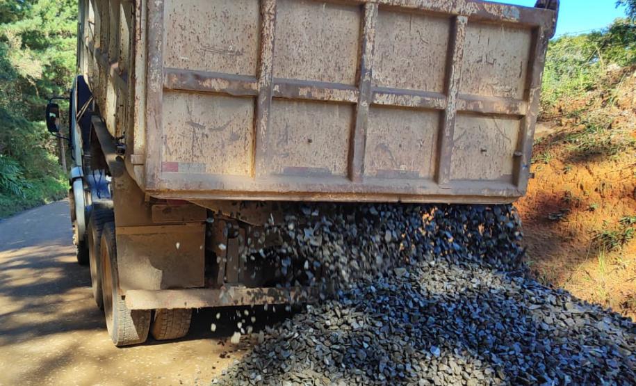 PR-281 em Mallet - cascalhamento de rodovia não-pavimentada