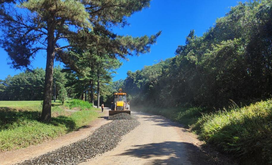 PR-281 em Mallet - cascalhamento de rodovia não-pavimentada