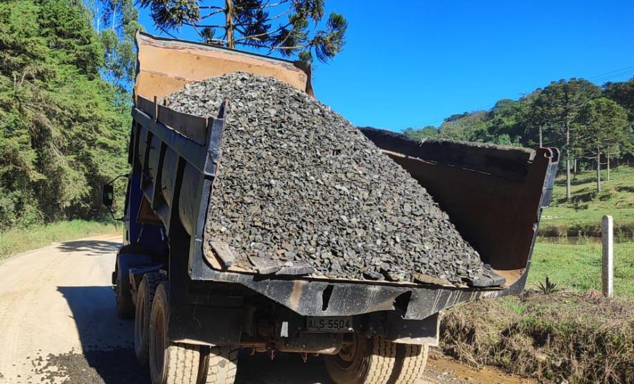 PR-281 em Mallet - cascalhamento de rodovia não-pavimentada