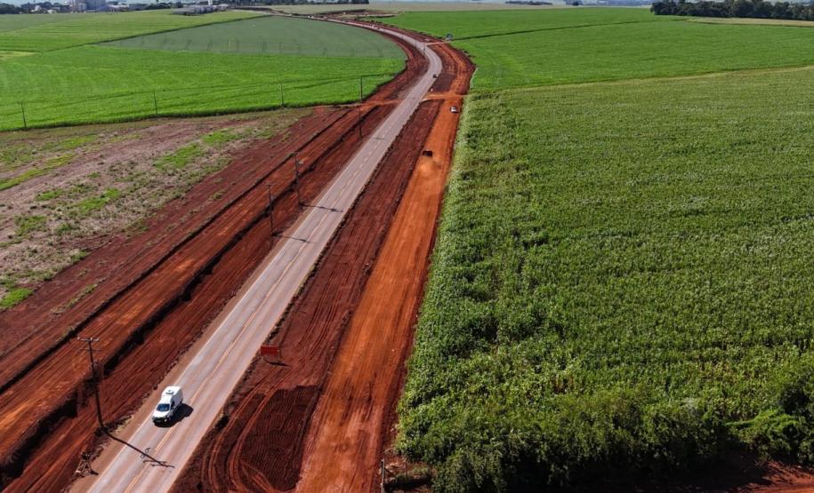 PR-317 em Toledo obra de duplicação com terraplenagem avançada
