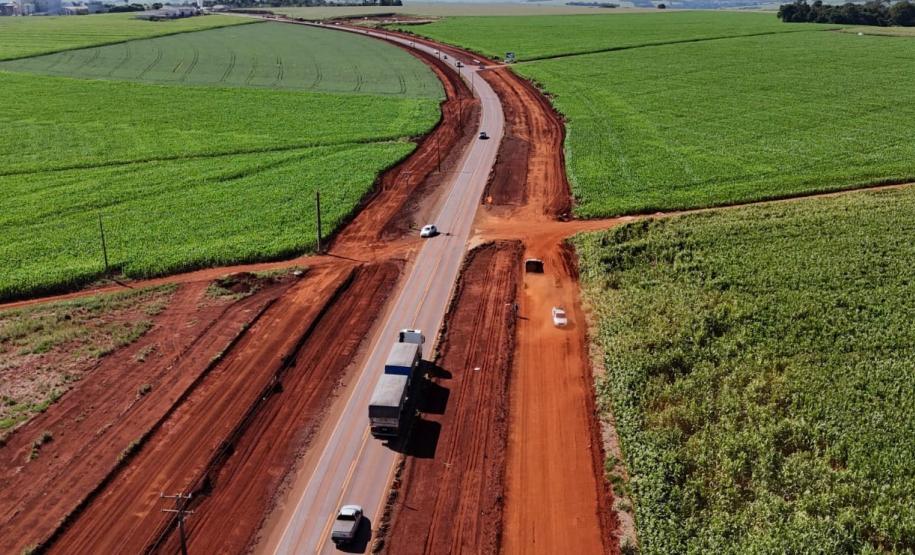 PR-317 em Toledo obra de duplicação com terraplenagem avançada