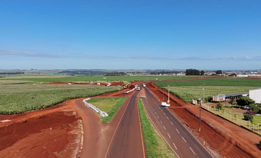 PR-317 em Toledo obra de duplicação com terraplenagem avançada