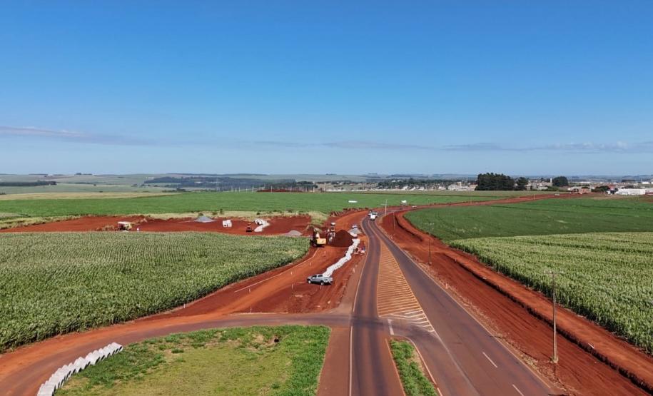 PR-317 em Toledo obra de duplicação com terraplenagem avançada