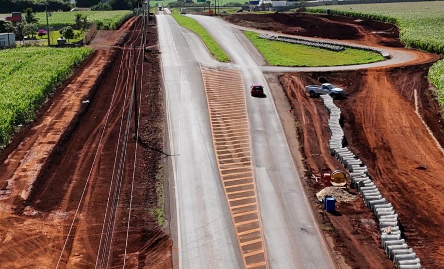PR-317 em Toledo obra de duplicação com terraplenagem avançada