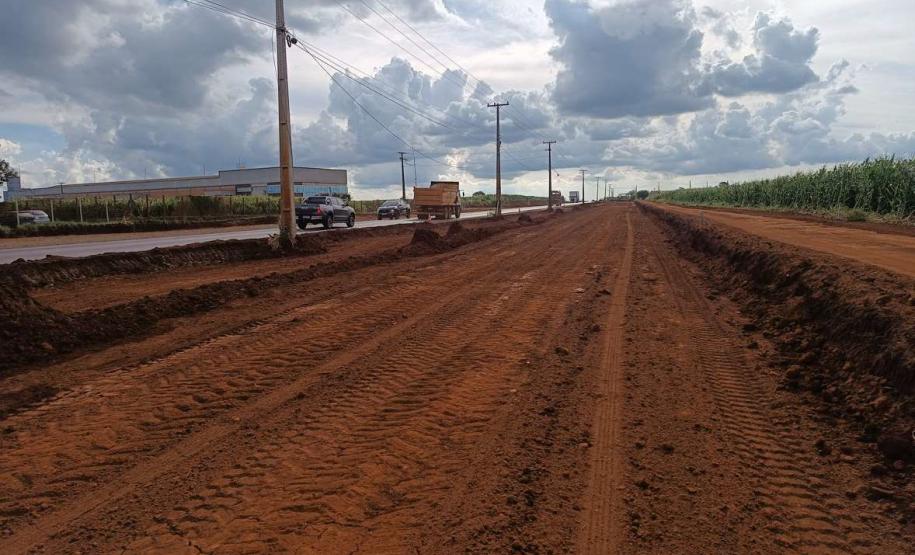 PR-317 em Toledo obra de duplicação com terraplenagem avançada