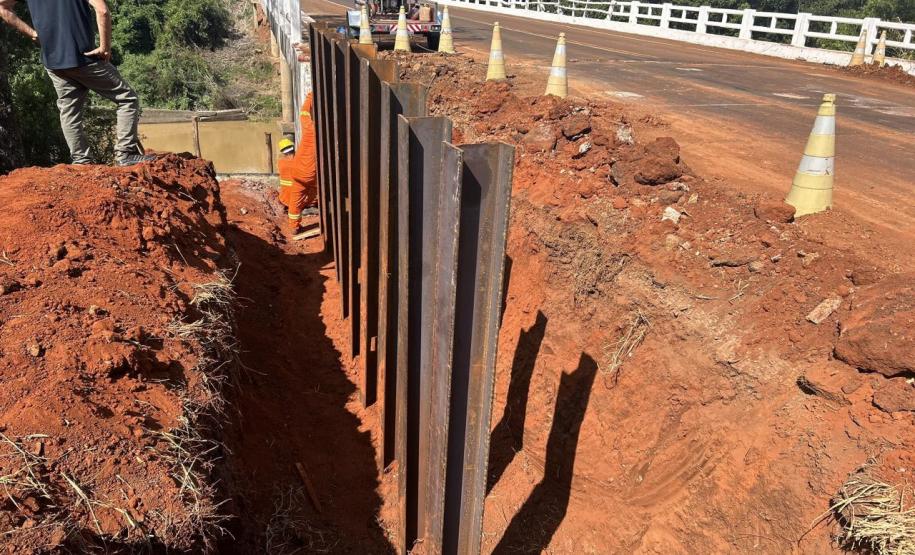 PR-439 Ponte do Rio das Cinzas em Santo Antônio da Platina - cravação de estacas das novas lajes de transferência