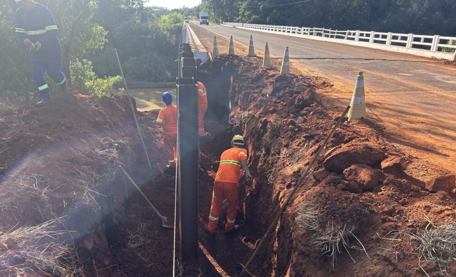 PR-439 Ponte do Rio das Cinzas em Santo Antônio da Platina - cravação de estacas das novas lajes de transferência