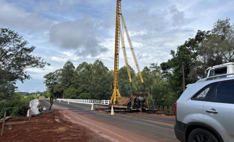PR-439 Ponte do Rio das Cinzas em Santo Antônio da Platina - cravação de estacas das novas lajes de transferência